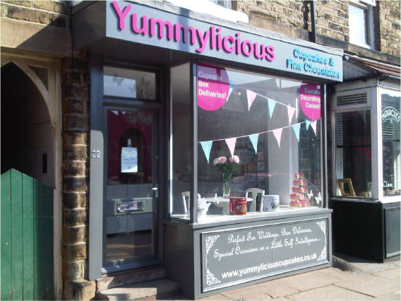 Yummylicious - Cake Shop Sign